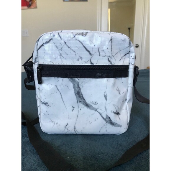 LeSportsac Jasper Crossbody white marble print oilcloths - Picture 1 of 10